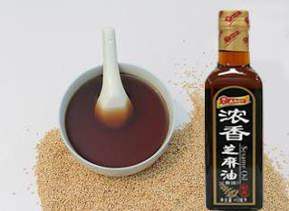 跟隨時(shí)代發(fā)展，不做落伍的芝麻油灌裝機(jī)