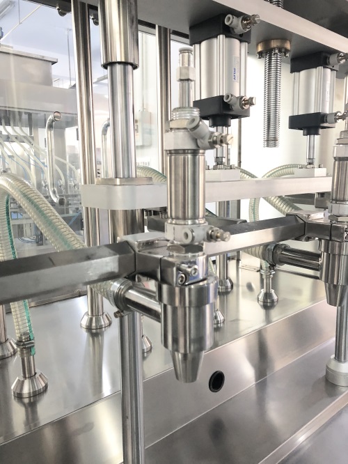 實(shí)屬不易，食用油灌裝機(jī)的灌裝精度調(diào)節(jié)方法終于學(xué)會(huì)了！