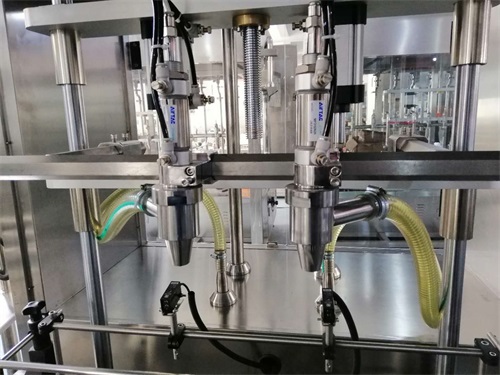 選購東北半自動食用油灌裝機去哪里？東泰在這里